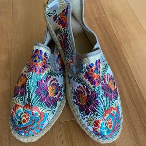 Fabiolas espadrilles.